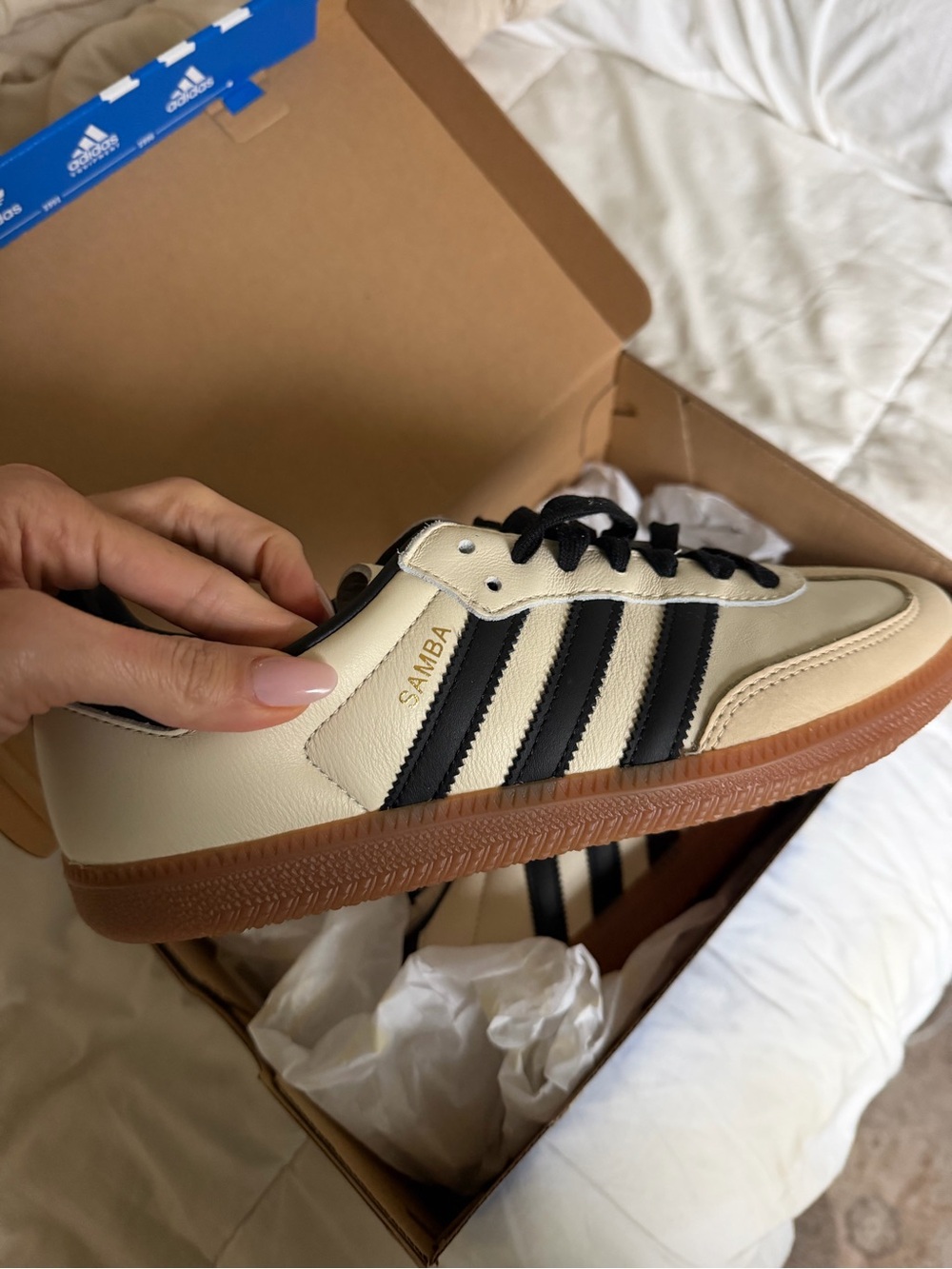Adidas Samba Men’s Classic Cream and Black Shoes - Picture 2 of 8